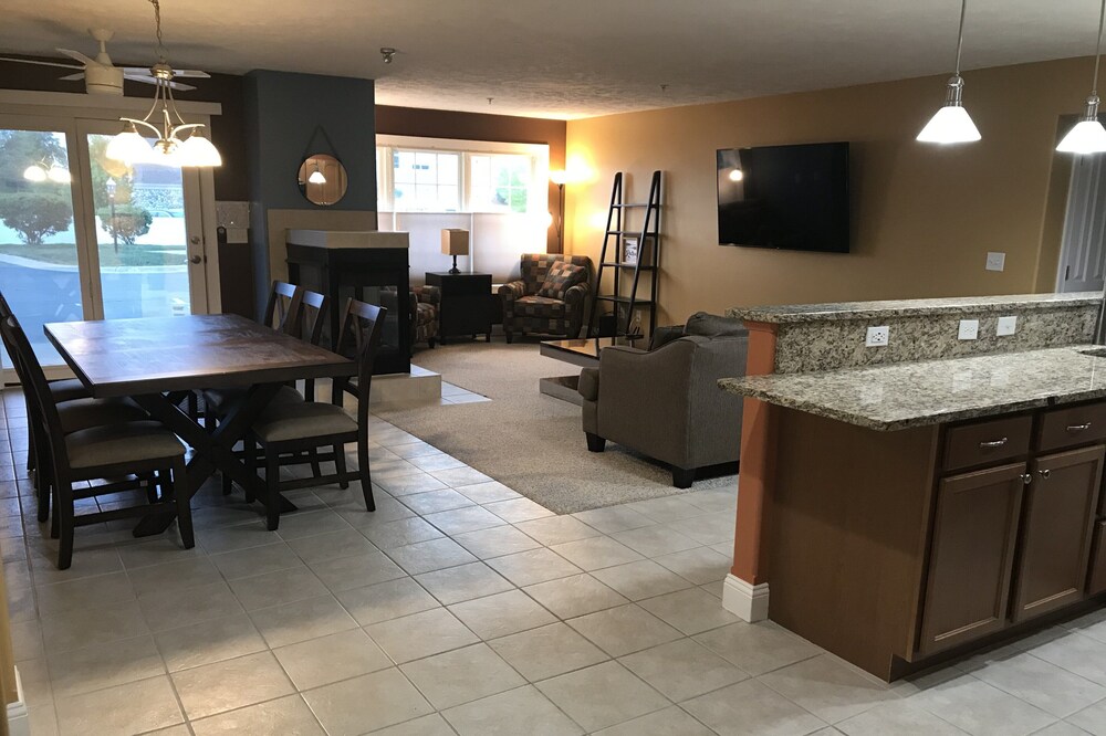 Bay View, Downtown Condo, New Listing (see our reviews at VRBO #484395)