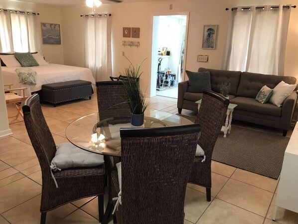 1 bedroom, WiFi - The Blue Crab at Riverwalk Cottages Unit 202B (Carrabelle)