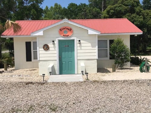 The Oyster Bed- Riverwalk Cottages Unit 204 B