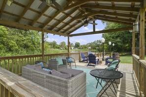 Terrace/patio - HEATED Saltwater POOL, Harry Potter, BBQ, Lake, Fishing, Gazebo, Games & Firepit (St. Augustine)