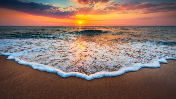 A beach with waves gently lapping onto the shore, a sunset in the background, and a clear sky. - HEATED Saltwater POOL, Harry Potter, BBQ, Lake, Fishing, Gazebo, Games & Firepit (St. Augustine)