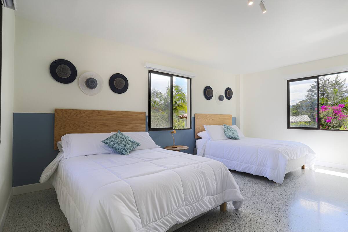 Quadruple Room | Gebar bulu kapas, Wi-fi percuma, cadar katil 