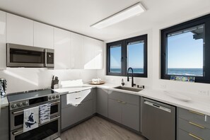 Coffee/tea maker, fridge, microwave, oven