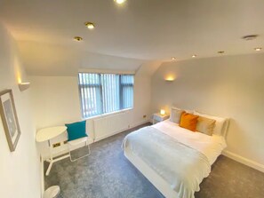 Comfort Double Room | Desk, soundproofing, free WiFi, bed sheets - Airport Comfy Stay (West Drayton)