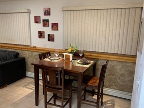 Dining - Cozy 2 Bedroom (Anchorage)
