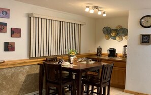 Dining - Cozy 2 Bedroom (Anchorage)