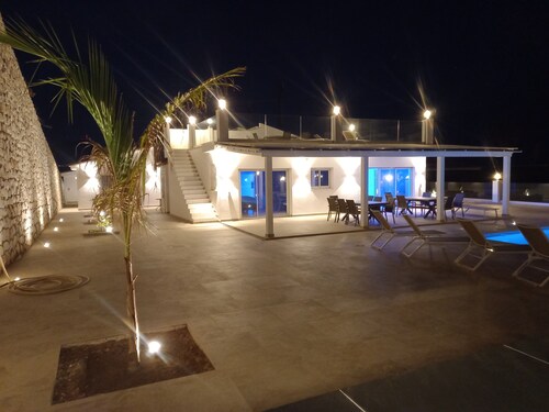 Excellent private Villa with pool and ocean wiew