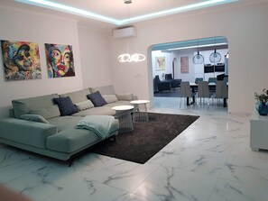 Smart TV, tenis de mesa, libros y oficina 