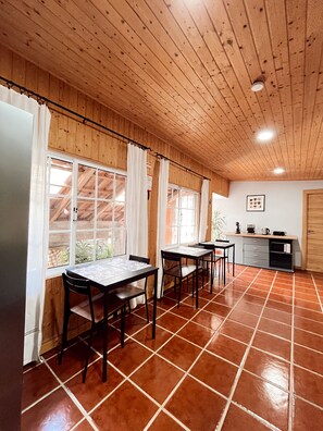 Shared kitchen - Gardens Guest House-hostel (São Vicente)