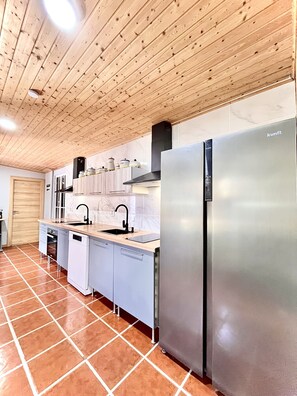 Shared kitchen - Gardens Guest House-hostel (São Vicente)