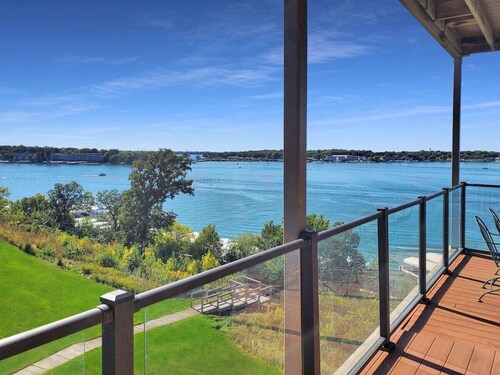 Sun Rays and Lake Days in the Brooklyn at Bridges Bay Resort