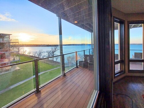 Sun Rays and Lake Days in the Brooklyn at Bridges Bay Resort