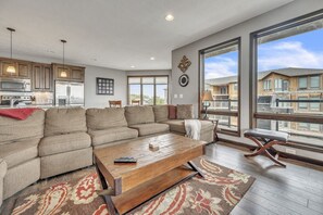 智能电视、壁炉