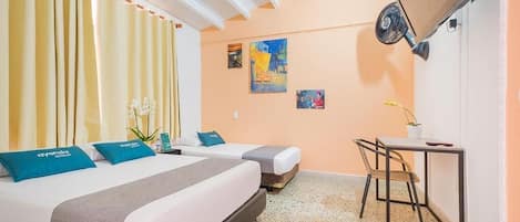 Literie hypoallergénique, bureau, Wi-Fi gratuit, draps fournis