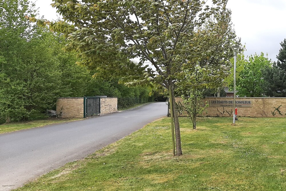 Appartement Privé Avec Piscine Chauffée, Wifi et Parking Gratuits