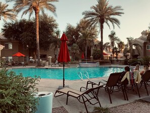 Piscina all'aperto, una piscina riscaldata