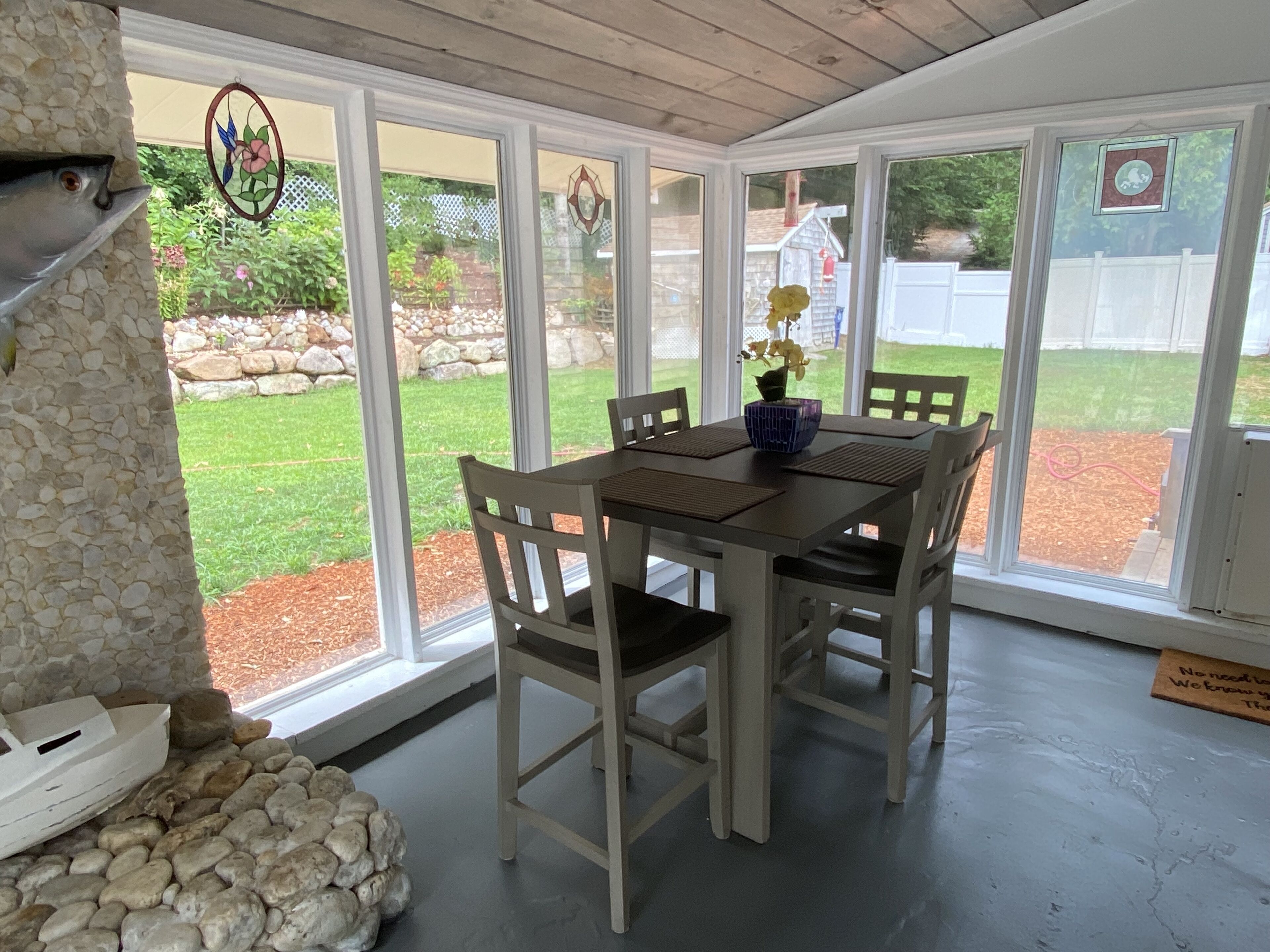 Romantic Artistic Retreat with Adirondack Suite