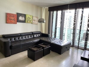 Smart TV, books, stereo