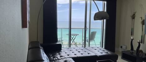 تلفزيون ذكي، كُتُب، ستيريو