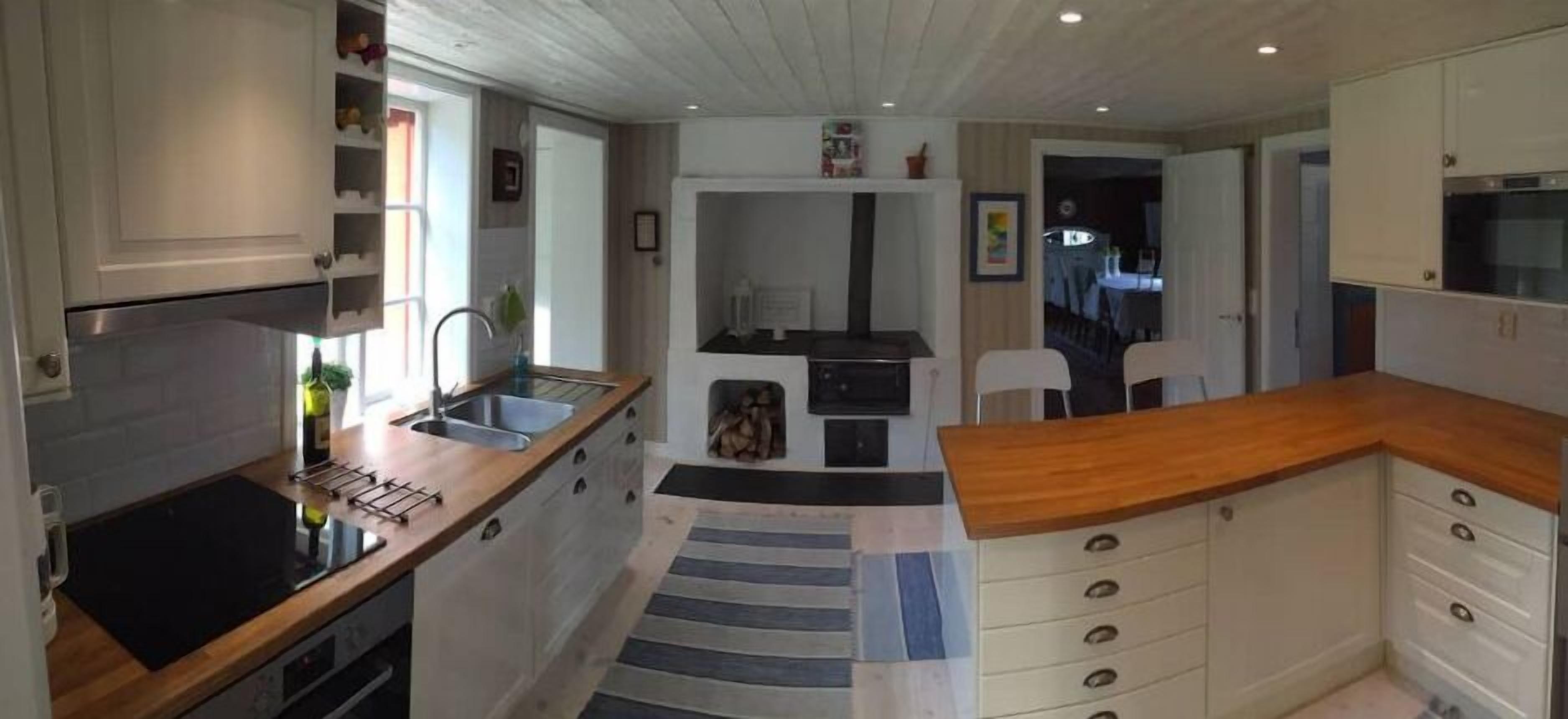 Dining tables, kitchen islands