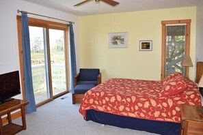 4 bedrooms, desk, iron/ironing board, free WiFi