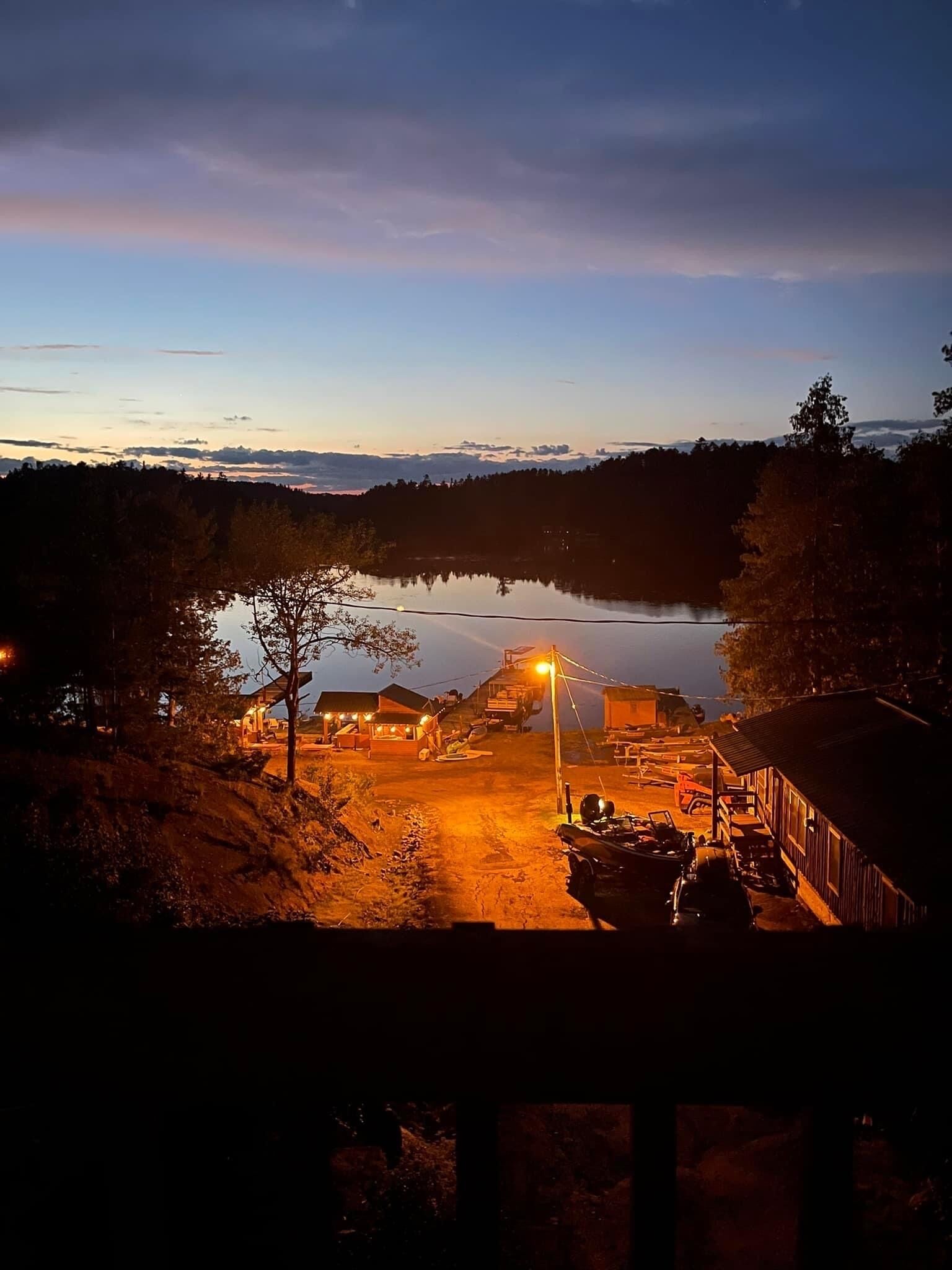 Cabin 4  Lakeview  Shared Sauna-Hot Tub Patio, Lake Tours, Boat Rental 