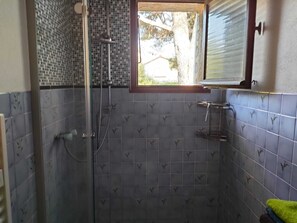 Douche, sèche-cheveux