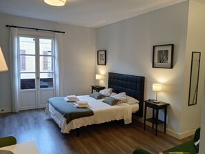 1 bedroom, in-room safe, iron/ironing board, free WiFi