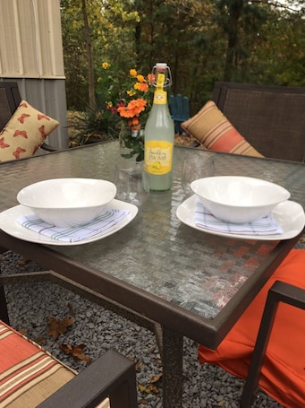 Outdoor dining. ☀️ The Nook @ Cookson 🛶