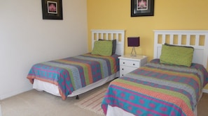 5 bedrooms, iron/ironing board, WiFi, bed sheets