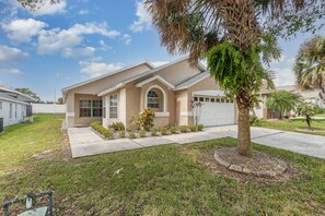 Exterior - This Orange Tree 4/3 pool home is bright, open, airy, and full of charm. (LL2807) (Clermont)