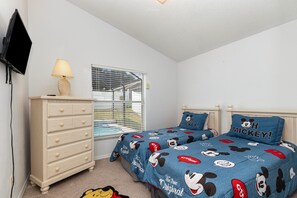 4 bedrooms, iron/ironing board, WiFi, bed sheets - This Orange Tree 4/3 pool home is bright, open, airy, and full of charm. (LL2807) (Clermont)