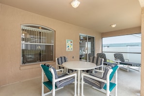 Outdoor dining - Orange Tree Pool Home with spa. Enjoy recreation and relaxation in this inviting community near the best of Orlando's hot spots! (Clermont)