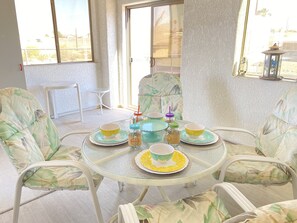 Dining - Spacious, Clean, Family Friendly, Lake Havasu Home with Boat Deep Garage! (Lake Havasu City)