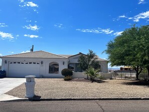 Exterior - Spacious, Clean, Family Friendly, Lake Havasu Home with Boat Deep Garage! (Lake Havasu City)