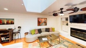 TV, fireplace