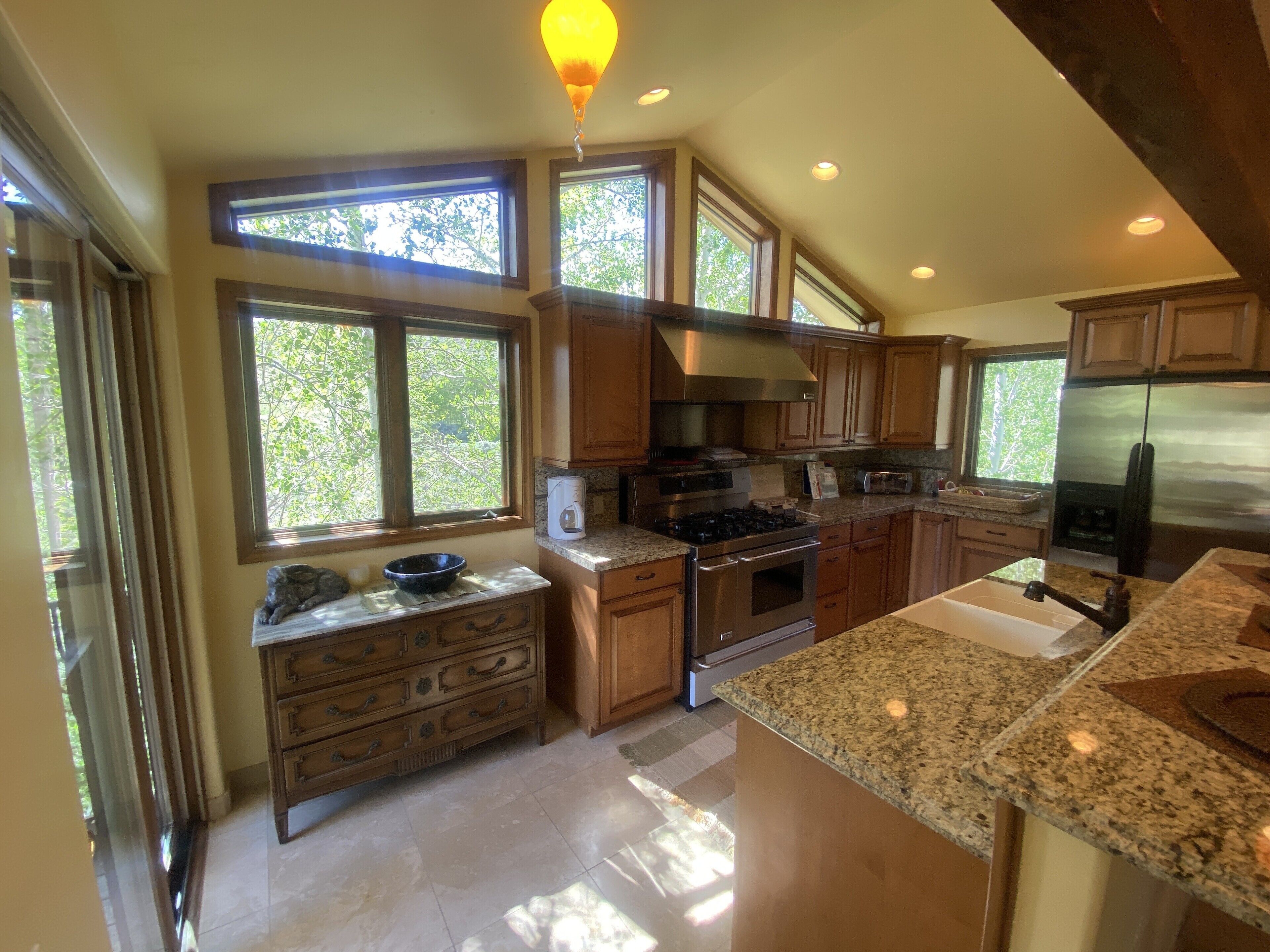 Spectacular,peaceful Sun Valley View Home ,Two Acres ,Access to Private Lake.