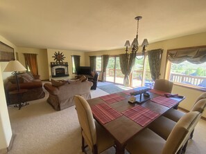 Smart TV, fireplace, books, stereo