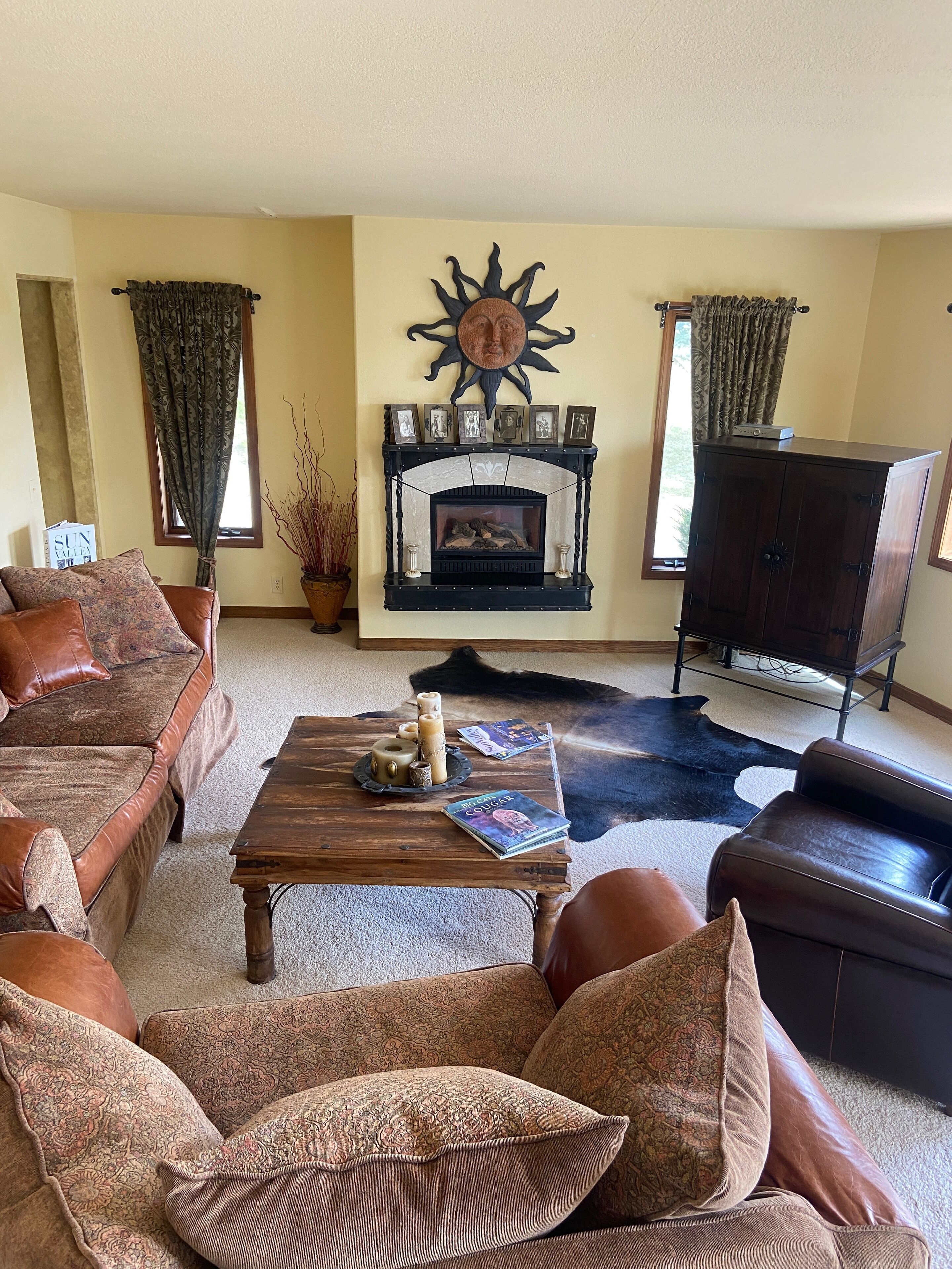 Spectacular,peaceful Sun Valley View Home ,Two Acres ,Access to Private Lake.