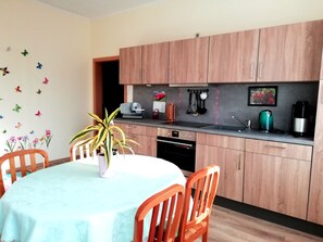 Fridge, microwave, stovetop, dishwasher - Ferienwohnung "schöne Aussicht" (2km vom Zentrum Schwarzenberg/ Erzgeb.)