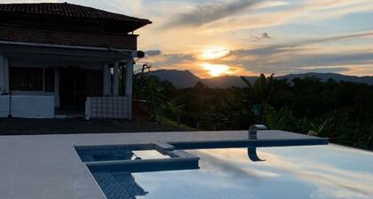 Finca Grupos Grandes Cerca Al Parque Del Café. Cerca a Quimbaya Quindío