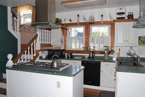 Fridge, microwave, oven, stovetop - Sailer’s Rest- 4BR | Quiet Street | Walk to Town (Chincoteague)
