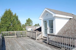 Terrace/patio - Sailer’s Rest- 4BR | Quiet Street | Walk to Town (Chincoteague)