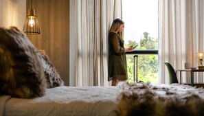 Hypo-allergenic bedding, minibar, in-room safe, desk