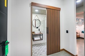 Habitació doble | Roba de llit hipoal·lergògena, minibar i caixa forta a l'habitació 