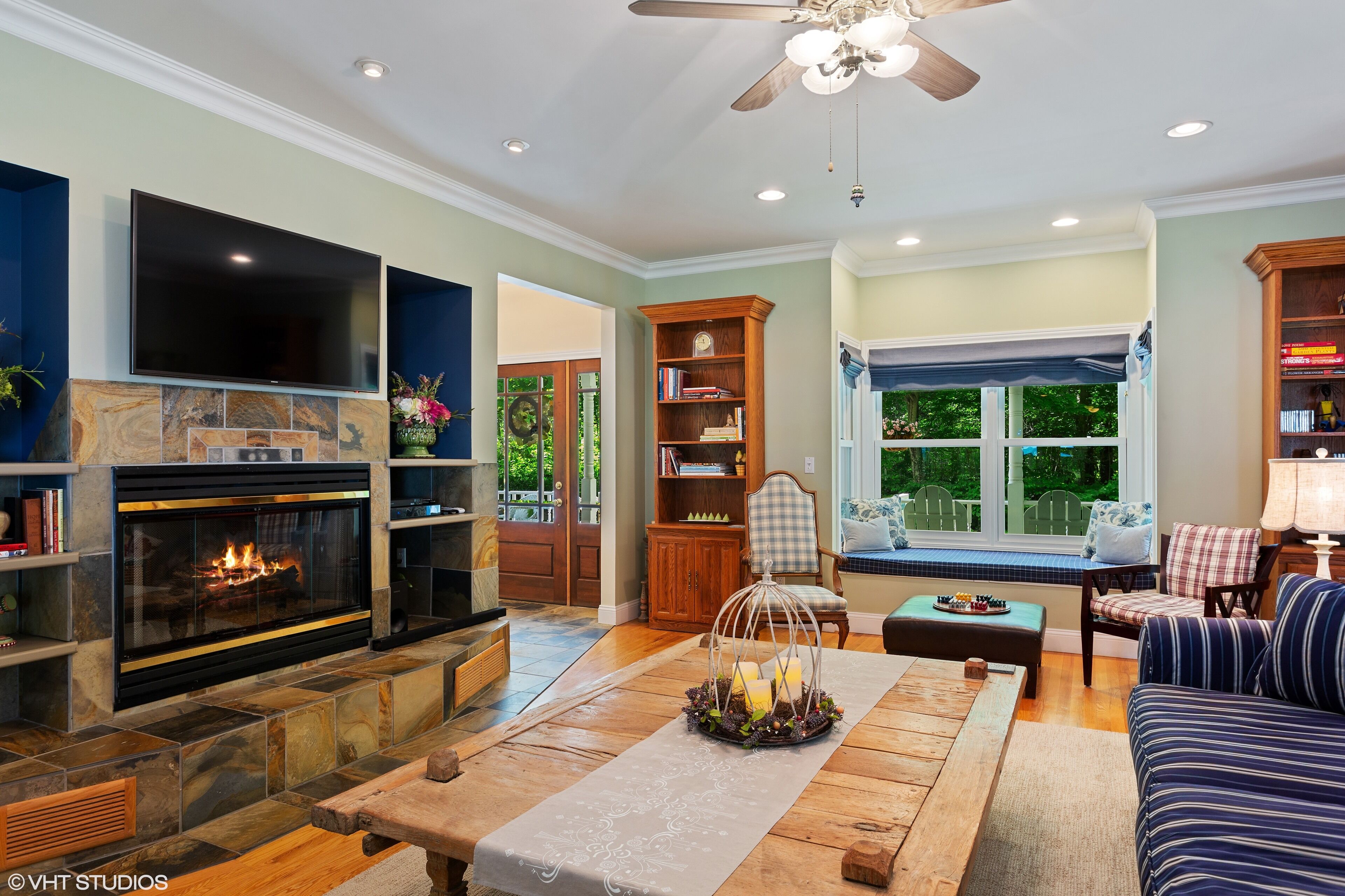 Charming Lake Michigan Getaway w/Private Beach Access and large yard 