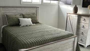 2 makuuhuonetta, työpöytÀ, silitysrauta/-lauta, Wi-Fi