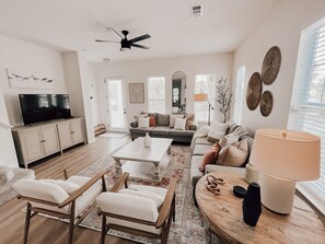 Smart TV, books - Martinique! Luxury! Beach House on the Crescent with Golf Cart. (Gulf Shores)