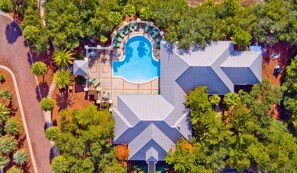 Piscina coperta, piscina all'aperto