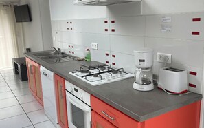 Fridge, microwave, oven, dishwasher - Our gîtes are ideally located in Pontonx-sur-l'Adour (Pontonx-Sur-L'adour)